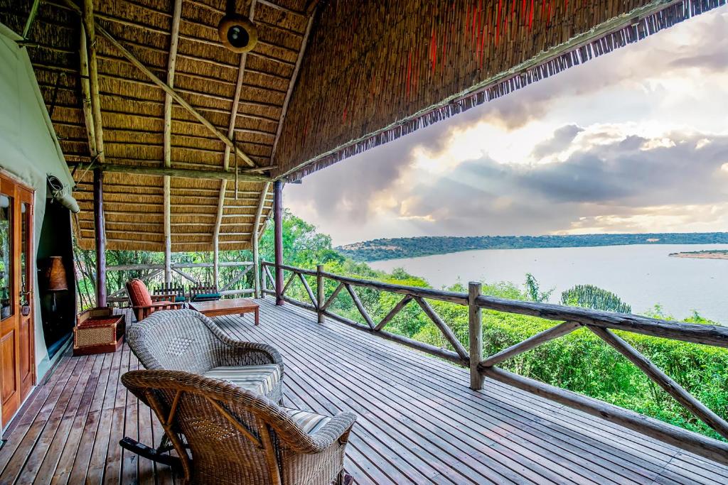 AJM Tours & Safaris - Mweya Safari Lodge