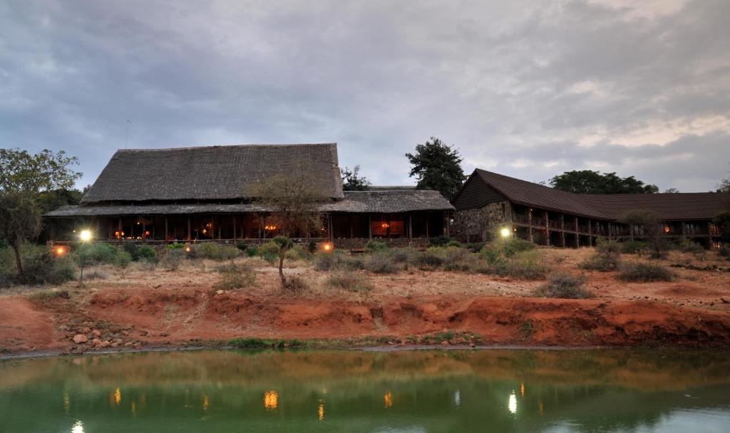 AJM Tours & Safaris - Kilaguni Serena Lodge