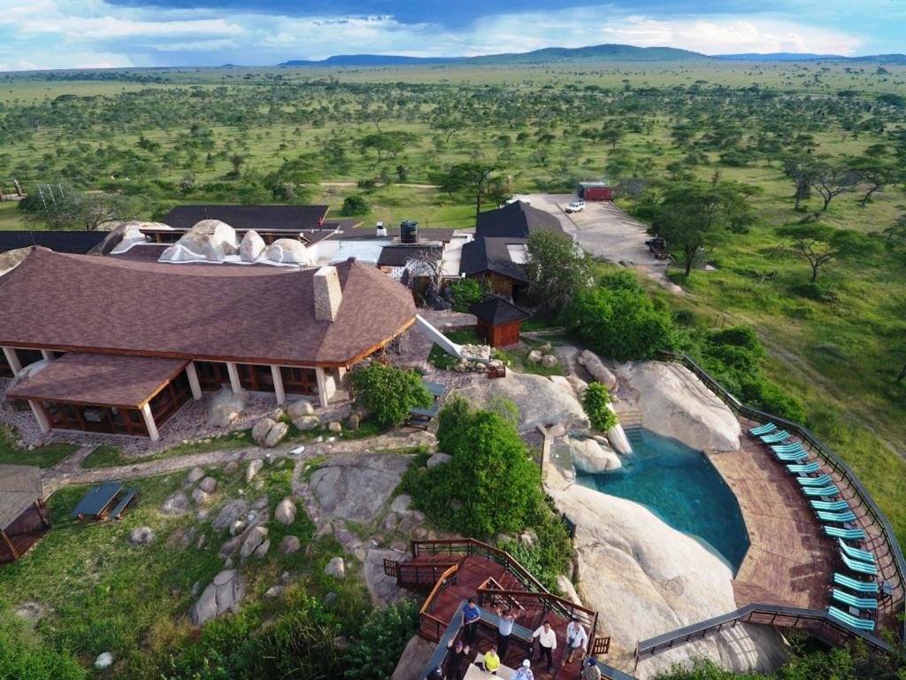 AJM Tours & Safaris - Seronera Wildlife Lodge